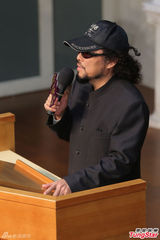 组图：台艺人徐风追思会 好友张菲余天现身致意