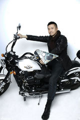 组图：黄志忠质感机车大片演绎熟男正传