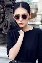 组图：颖儿红唇魅影气场足 巴黎街拍身姿曼妙