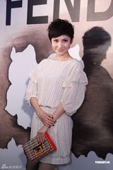 组图：徐濠萦替陈奕迅辛苦 重工作空间不向钱看