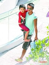 组图：张柏芝三点式与谢霆锋暧昧度假