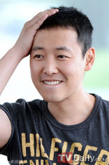 组图：韩星金东旭正式入伍服兵役