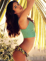 组图：超模桑帕约海滩写真半裸出镜 大秀微笑臀