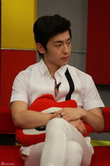 组图：李晟张睿领衔《花非花雾非雾》做客新浪