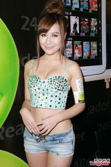 组图：陈柏霖迈入三十大关 代言生啤不惧啤酒肚