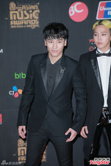 高清：EXO少时BB等亮相MAMA红毯 郭富城助阵