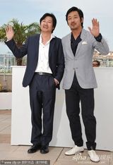 高清组图：《黄海》发布会 河正宇收获导演香吻