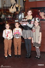 组图：阿Sa(蔡卓妍)春节拜会男友家人 直言不需要赡养费