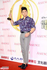 组图：吴奇隆亮相台湾金钟奖 将担任颁奖嘉宾