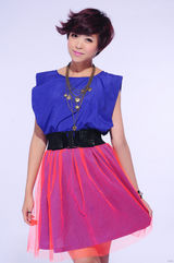 组图：快乐女声庆六一 成都唱区10强“卖萌”