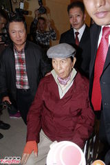 组图：赌王何鸿燊91岁大寿 四房子女喜庆摆宴