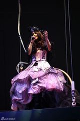 高清：周笔畅巡演上海完美收官 征服观众万人合唱