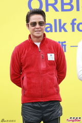 组图：草蜢活动做热身操 红馆开唱誓赢软硬天师