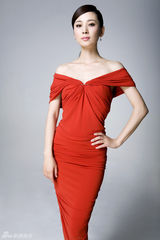 组图：徐筠全新写真突显气质 高贵展知性美