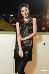 组图：熊黛林陪家人香港过新春 祝网友龙年行大运