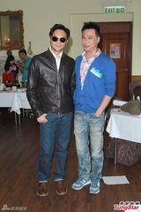 组图：吴镇宇儿子留港求学 张智霖称没感情缺失