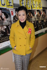 组图：郑少秋汪明荃探访康复中心 为病患亲手做汤圆 