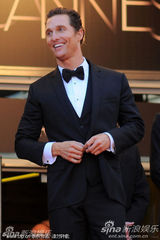 组图：《污泥》戛纳首映 瑞茜挺大肚与群芳竞艳