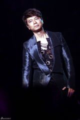 组图：李克勤上海开唱看台失火