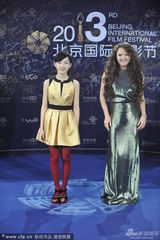 组图：莎拉-布莱曼亮相北京电影节蓝毯