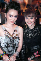 高清图：霍思燕李小璐齐玩烟熏妆 女王范VS精灵秀