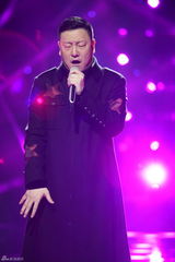 组图：《歌手2》韩磊玩饶舌韦唯嗲嗲音