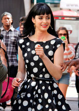 高清组图：克里斯滕-丽特波点黑裙现身活泼俏丽