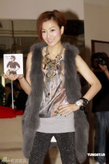 幻灯：郑秀文拼命为个唱彩排 否认为教会捐款三千万