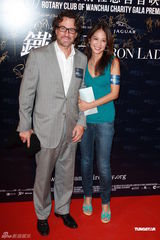 组图：《铁娘子》香港首映 何超琼温碧霞等助阵