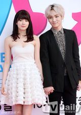 组图：SJ希澈与SHINeeKey携妻亮相发布会