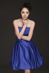 幻灯图：徐福晶写真变冰美人 蓝裙衬映白皙肌肤