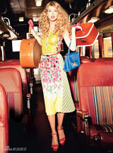 组图：泰勒-斯威夫特变身摩登女孩 红唇似火登封面