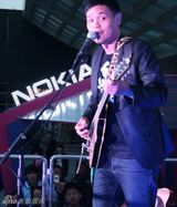 幻灯图：三路明星同日玩乐 三地路演比拼人气