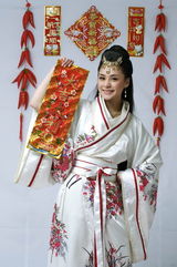 高清图：《灵珠》剧组拜年 阿娇孙兴领众神贺岁