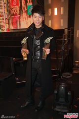 组图：容祖儿九夺劲歌金曲歌后 林峰获最受欢迎