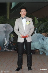 组图：吕慧仪结婚秀钻戒 陈志云等好友到场庆贺