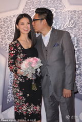 组图：谢楠吴京盛典秀恩爱 王岳伦亲吻李湘