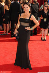 高清图：朱莉娅-刘易斯-德利法斯翡翠耳环点睛