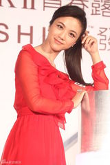 高清组图：汤唯一袭红裙代言 否认封杀传闻