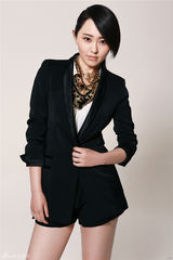 组图：孙耀琦全新写真 大秀美腿气场十足