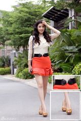 组图：徐立街拍蕾丝上衣搭红色半身裙