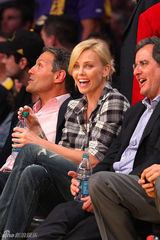 高清图：好莱坞众星为湖人加油 贝克汉姆拖伤腿助阵