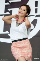 组图：萧亚轩担任评审秀热舞 自曝年底发新专辑