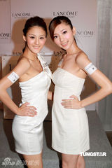 幻灯图：袁咏仪做活动着装典雅 曝张家辉在家没地位