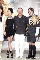 高清图：小S为金马奖试装秀美腿 蔡康永调侃大S