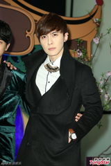 组图：唐禹哲对同性友人上下其手 对方直呼享受