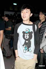 高清图：庾澄庆台北开唱 小S热情拥抱并送上蛋糕