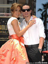组图：洛佩兹留名星光大道 发表感言喜极而泣