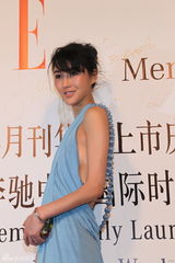 组图：陈燃天蓝礼服优雅亮相北京风尚夜