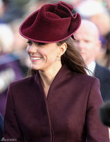 高清图：英国王室圣诞节现身教堂凯特帽子抢眼